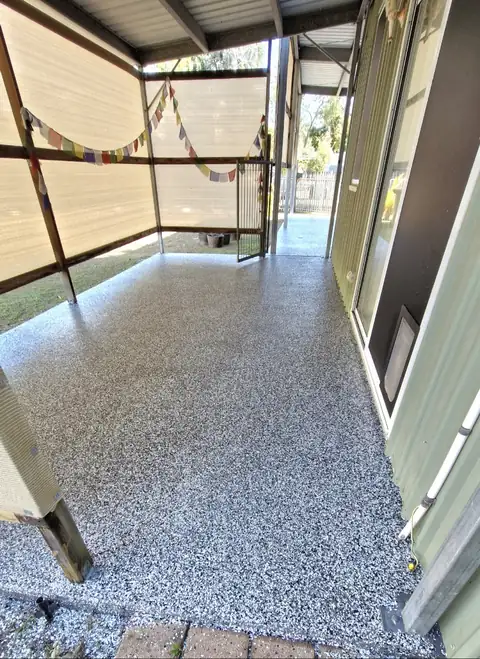 Flake finish patio